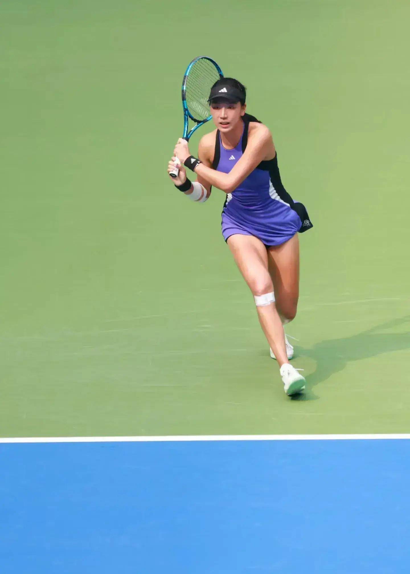 他在右侧肋 他在右侧肋